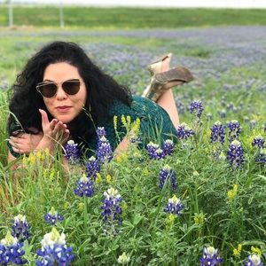 Meet your Poshers, Juanita&Emmy🎀